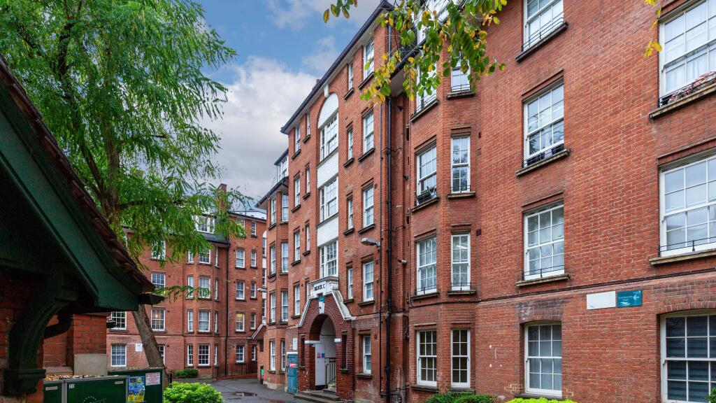 Main image of property: Flat 4 Block G Peabody Estate, Rodney Road, Walworth, London, SE17 1BU
