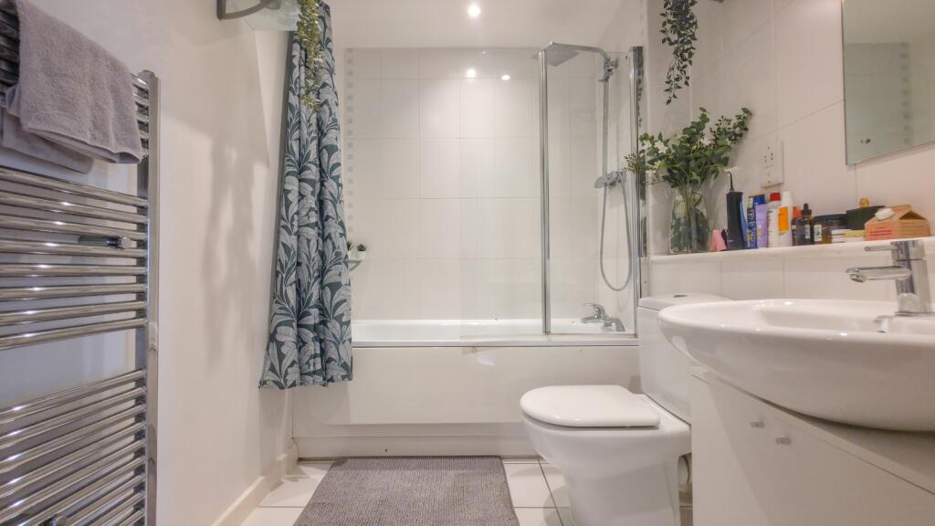 Apartment in London, Royal Borough of Greenwich - More