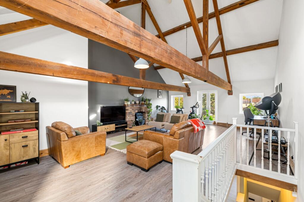 House in Lincoln - View 5