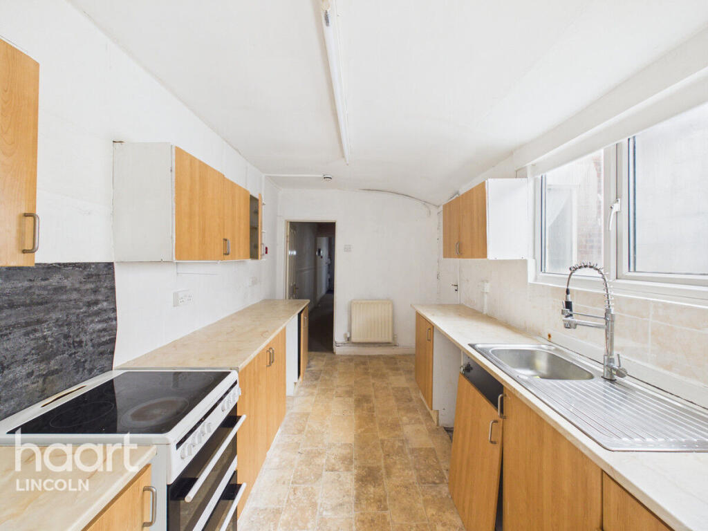 House in Lincoln, Lincolnshire - More