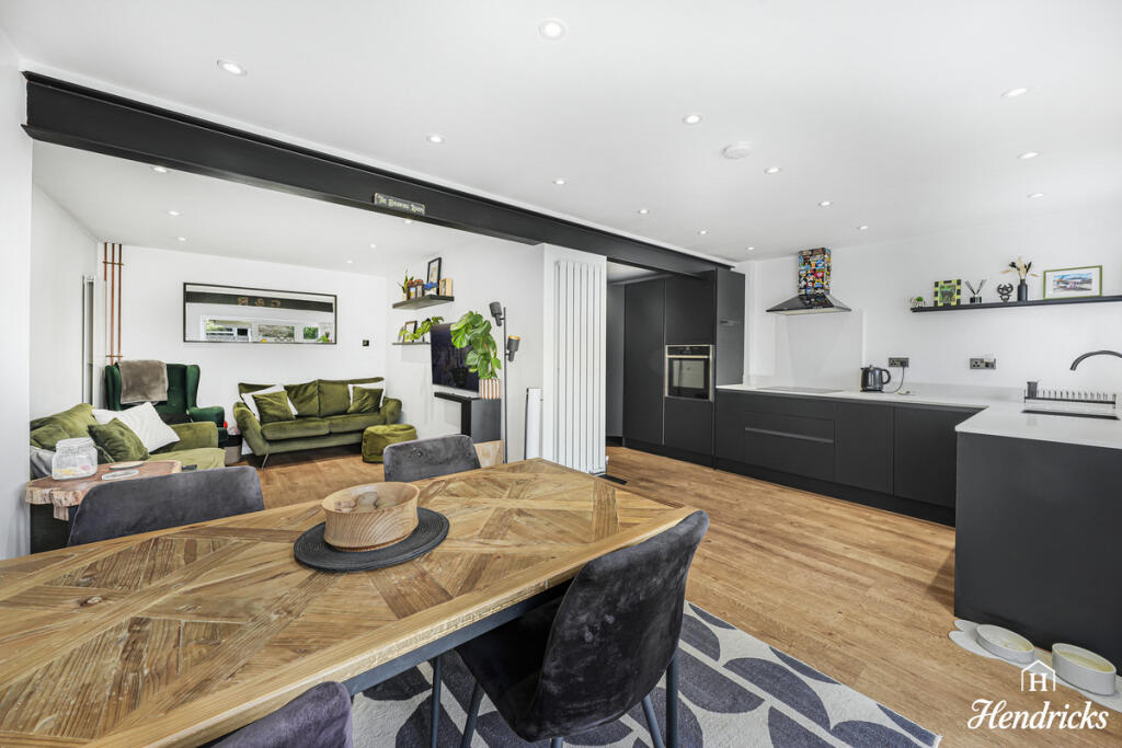 House in Southend-on-Sea - More