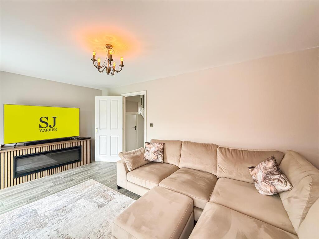 Boatyard Avenue, Burnham-On-Crouch photo 4