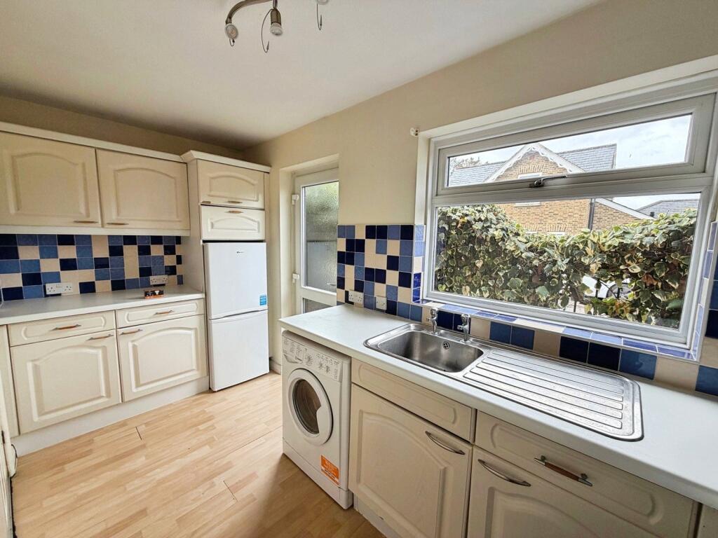 House in Egham - View 5