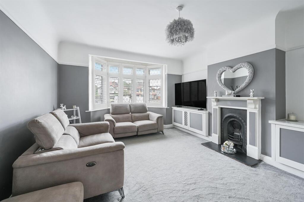 House in Banstead, Nork - View 3