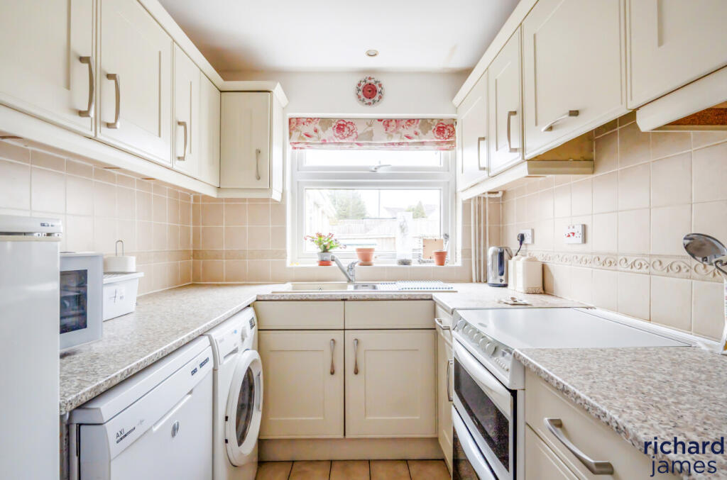 Keats Close, Royal Wootton Bassett, SN4 photo 3