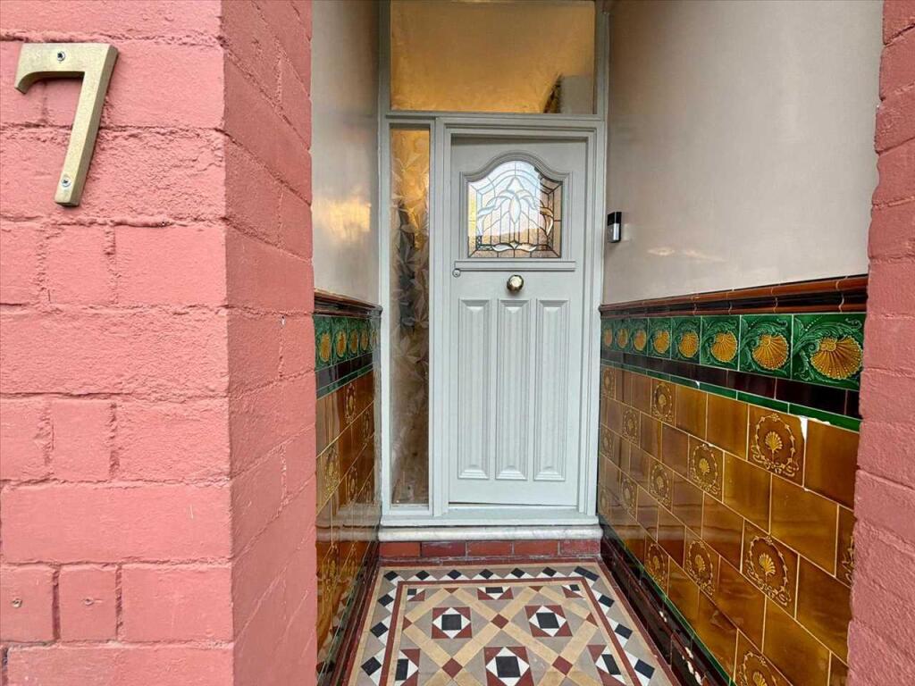 House in Ton Pentre, Pentre - View 2