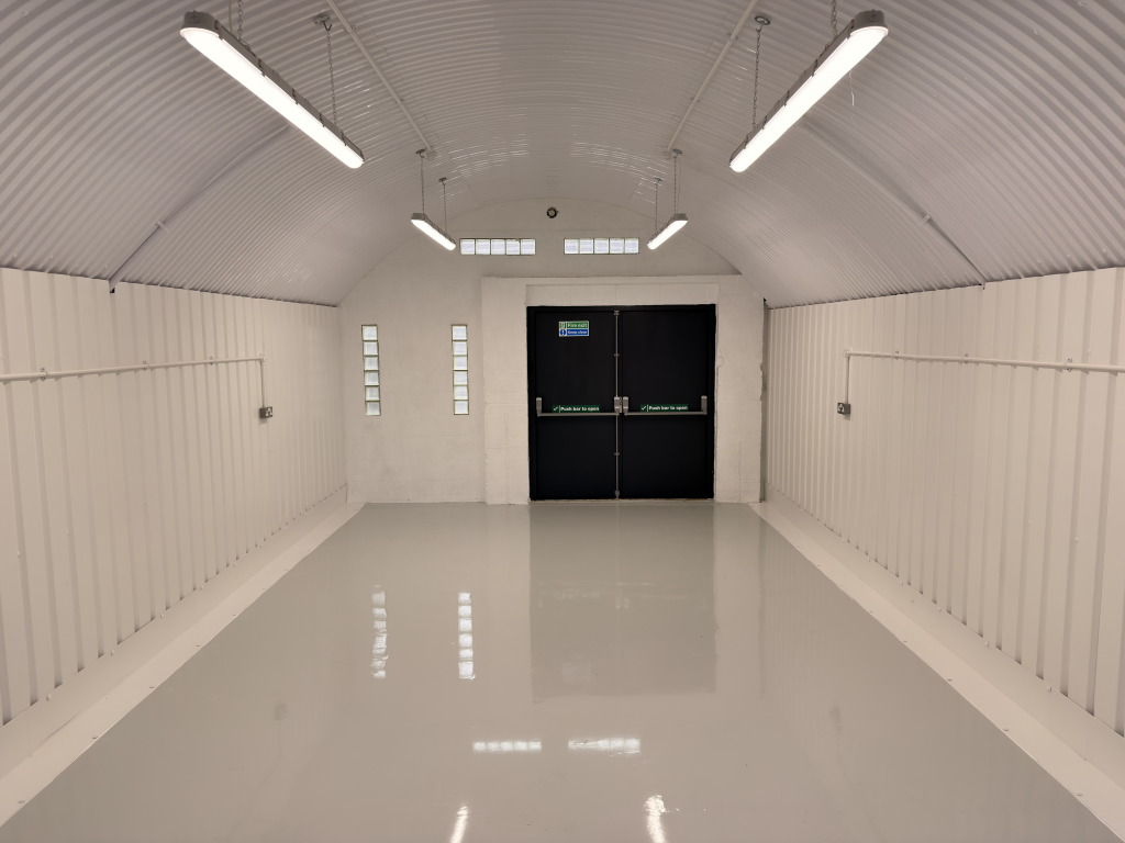An empty arch with white lining