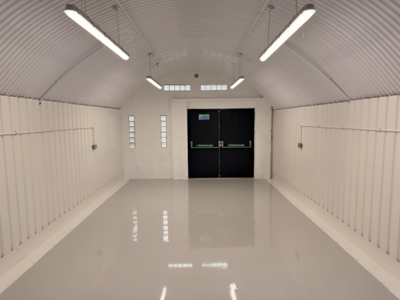 An empty arch with white lining