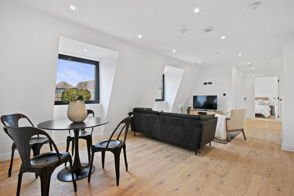 Main image of property: Pembury Apartment, Fairfield Road, CM14