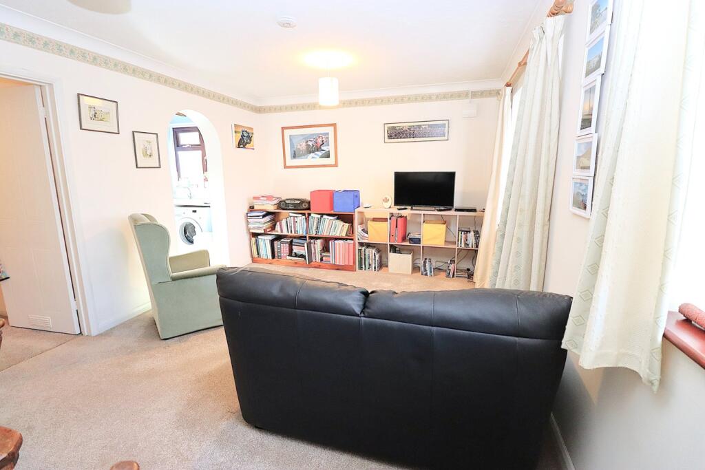 Southwood Road, Farnborough, GU14 photo 3