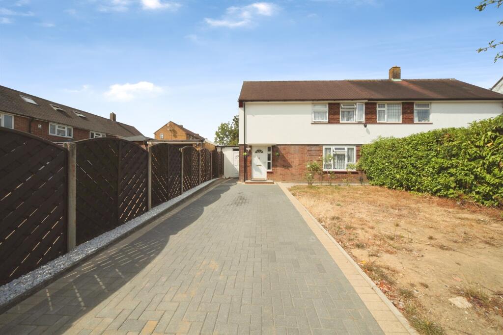 House in Luton - View 2