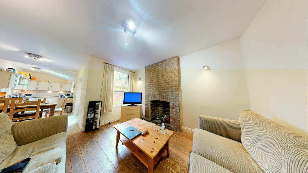 House in Nottingham - View 3