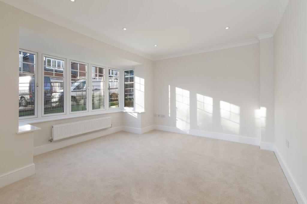 House in Worcester - View 5