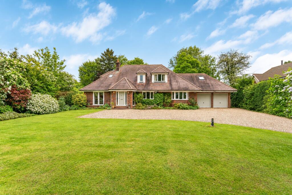 5-bed detached on Roe Downs Road, Medstead, Alton, Hampshire, £975,000