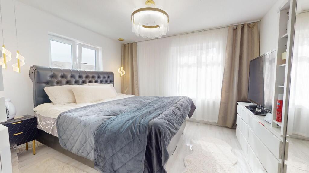 House in Dartford - More