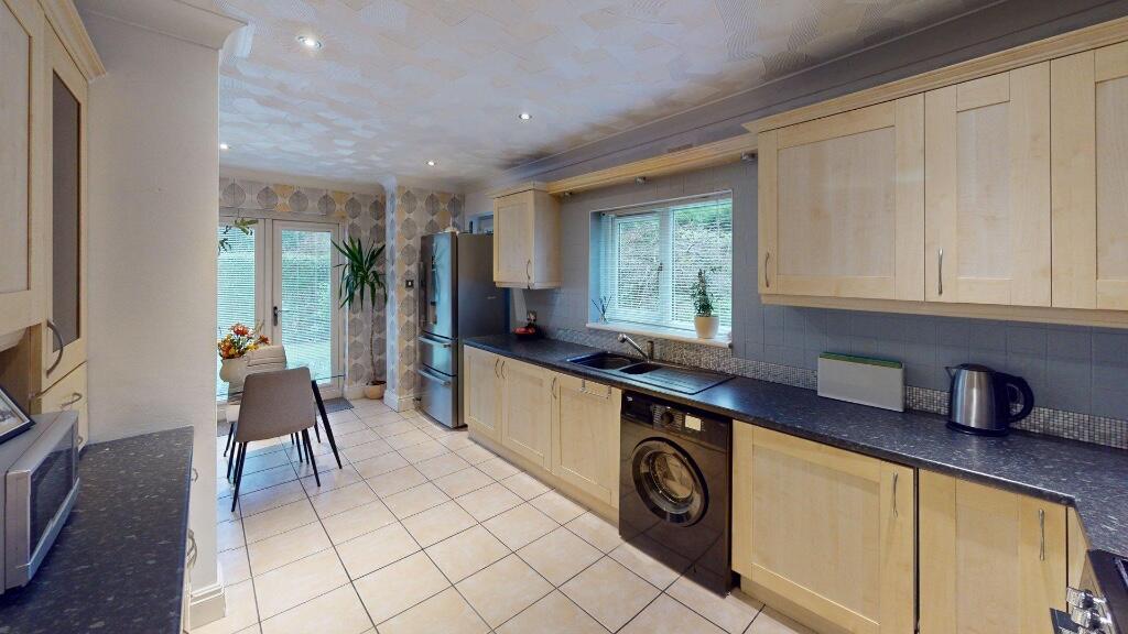 Devon Close, PR5 photo 2