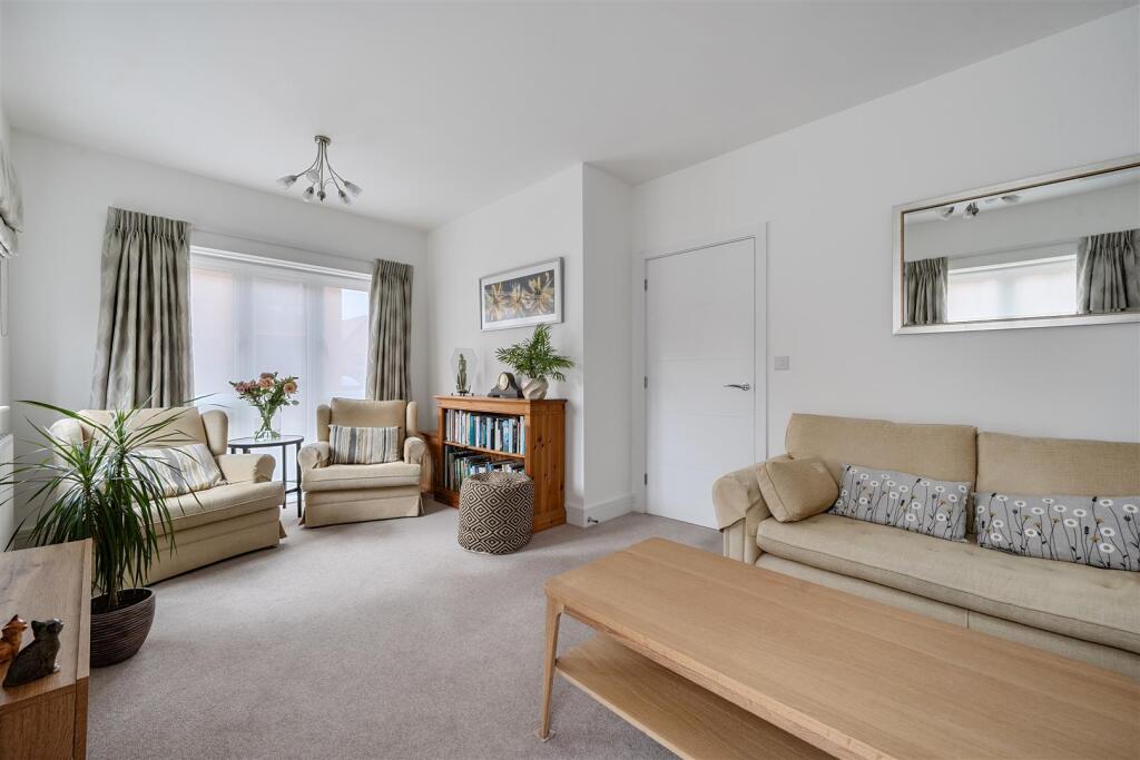House in Crowthorne, Bracknell Forest - View 5