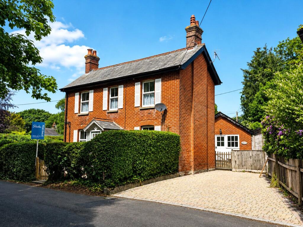 Main image of property: Chewton Common Road, Highcliffe, Christchurch, Dorset, BH23