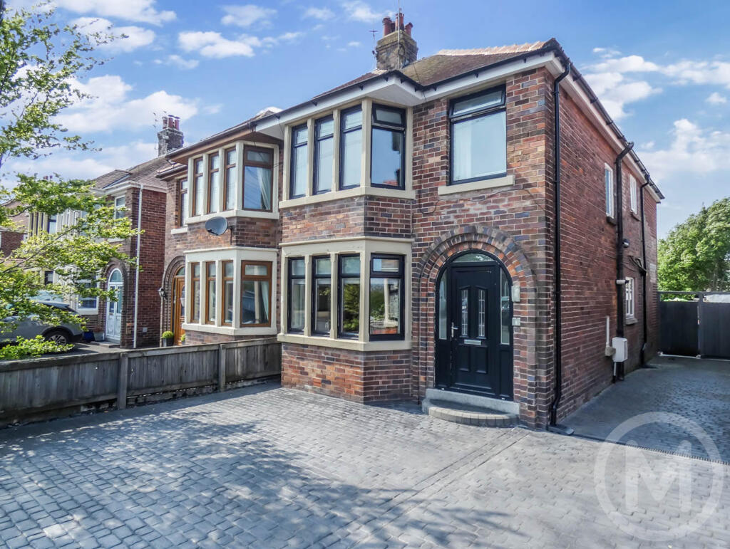 4-bed semi-detached on Hawthorne Grove, Carleton, £249,950