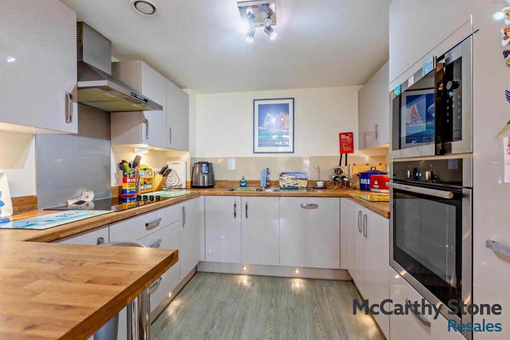 Apartment in Exeter - More