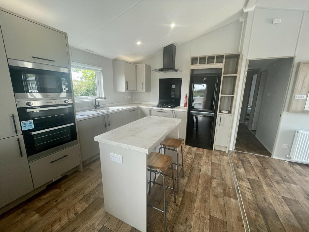 2-bed caravan on Ramsgate, Kent, CT12, £209,995