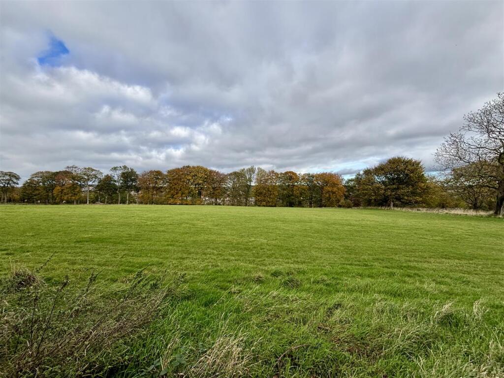 Additional image 2 of Hunters Park Avenue, Clayton, Bradford