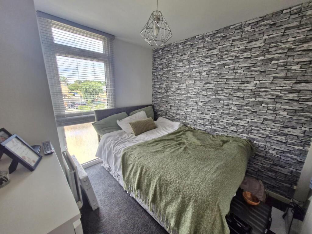 House in Northampton, West Northamptonshire - More