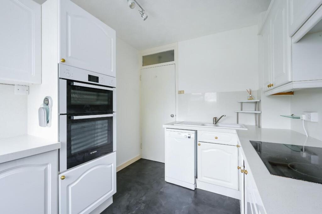 Apartment in Kingston upon Thames - More