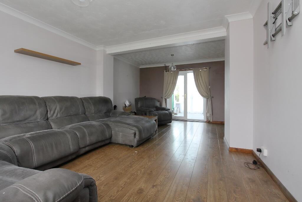 Linden Close, SP11 photo 5