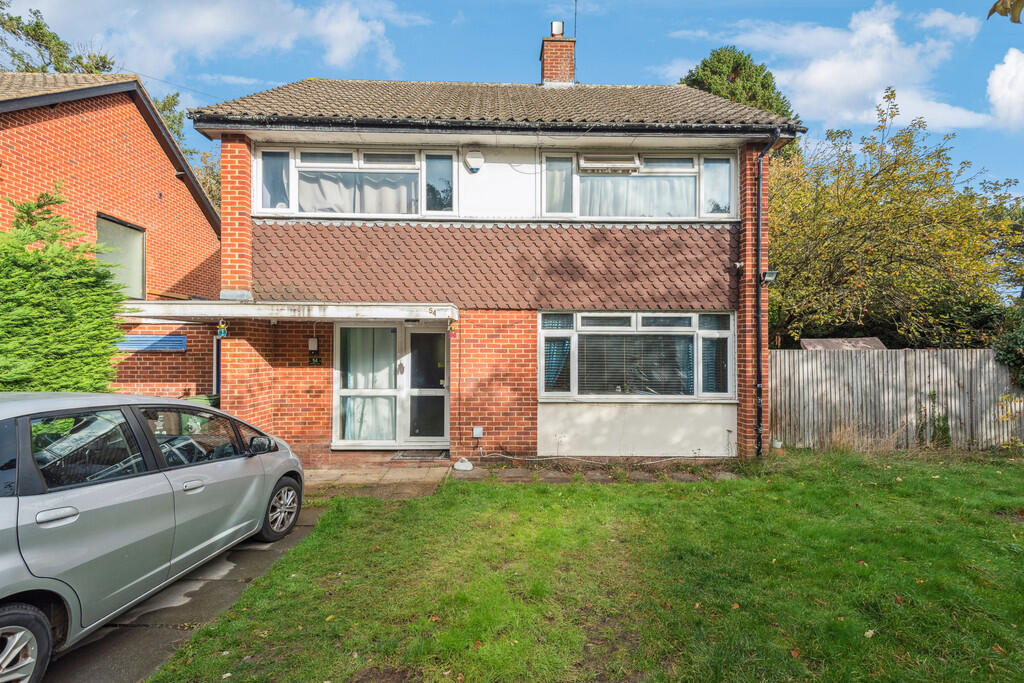 3-bed detached on Roestock Lane, Colney Heath, £415,000