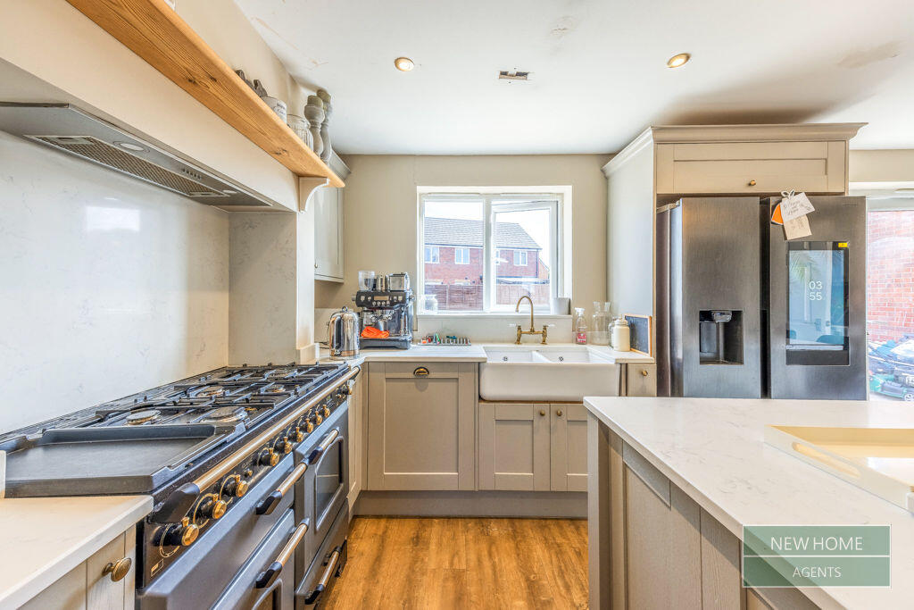 House in Gloucester - View 4