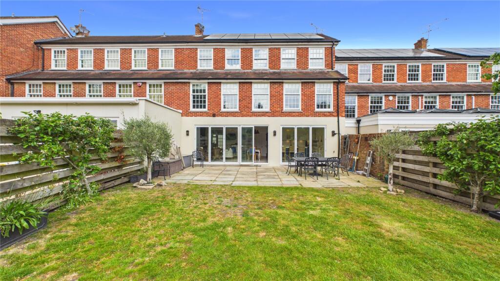 House in Surrey Heath, Windlesham - View 2