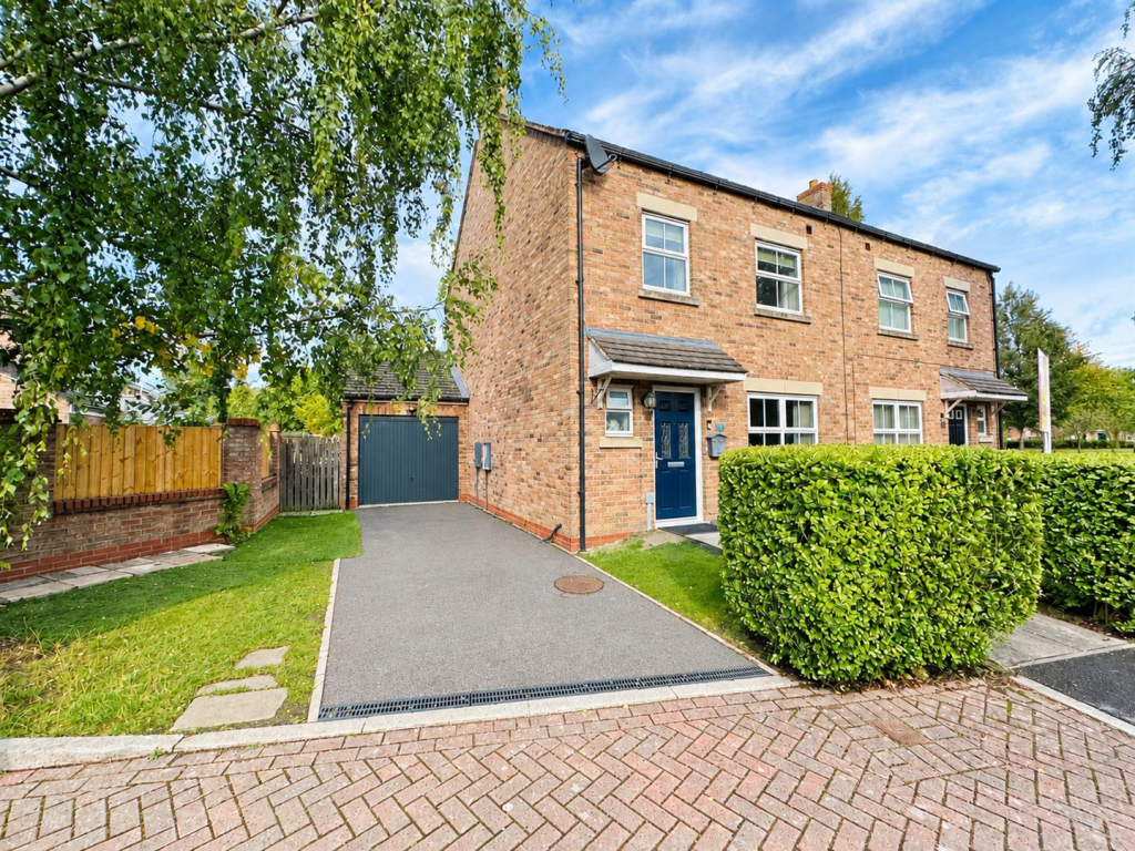 4-bed semi-detached on Alder Close, Selby, £290,000