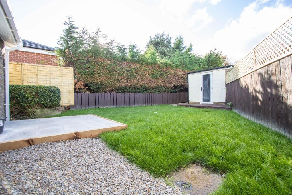 31 Hawthorn Crescent photo 4