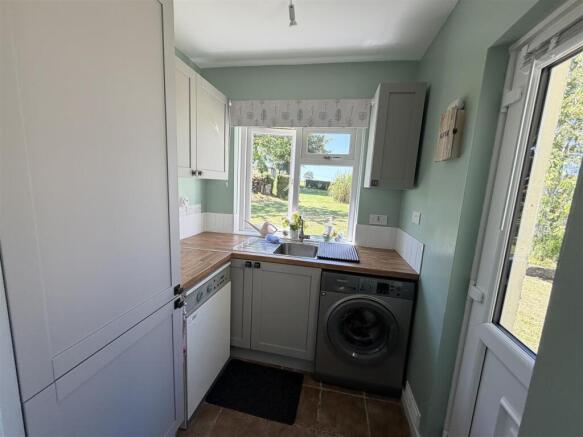 UTILITY ROOM/ SIDE PORCH