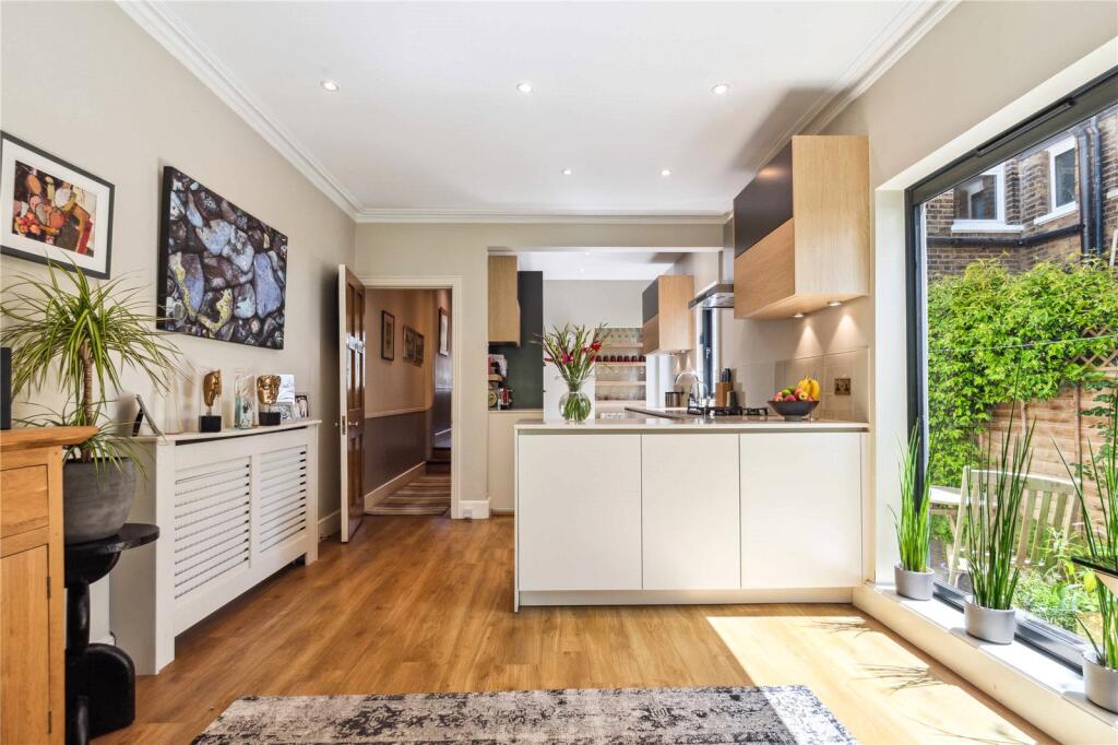 House in London - View 3