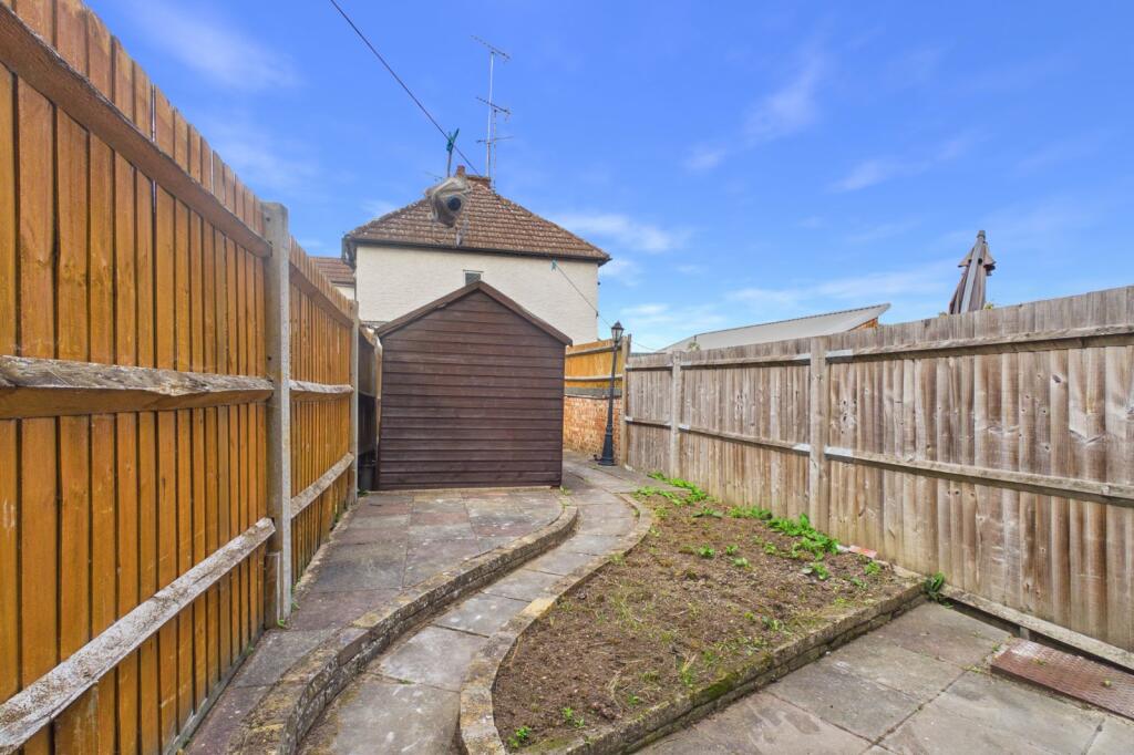 House in Dartford - More