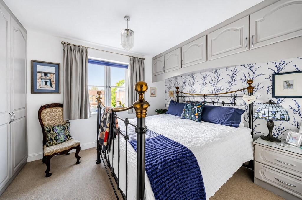 Apartment in Guildford - More