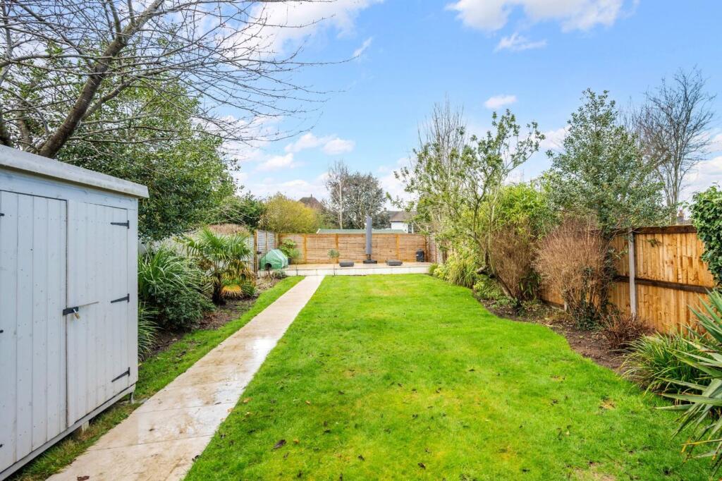 House in Epsom, Stoneleigh - View 2