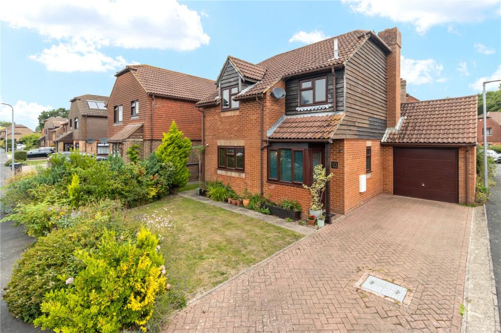 3-bed detached on Sycamore Drive, Hailsham, East Sussex, BN27, £340,000