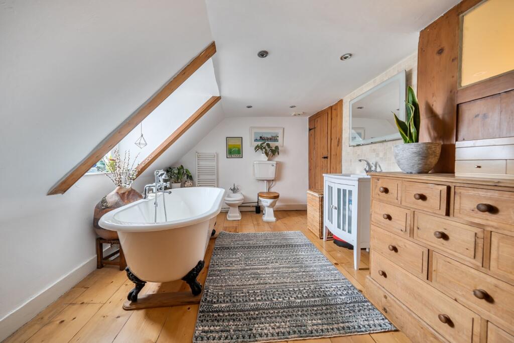House in Portsmouth - View 6