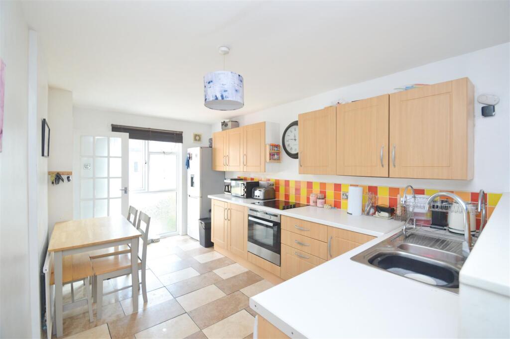 House in Newport, Pan - View 2
