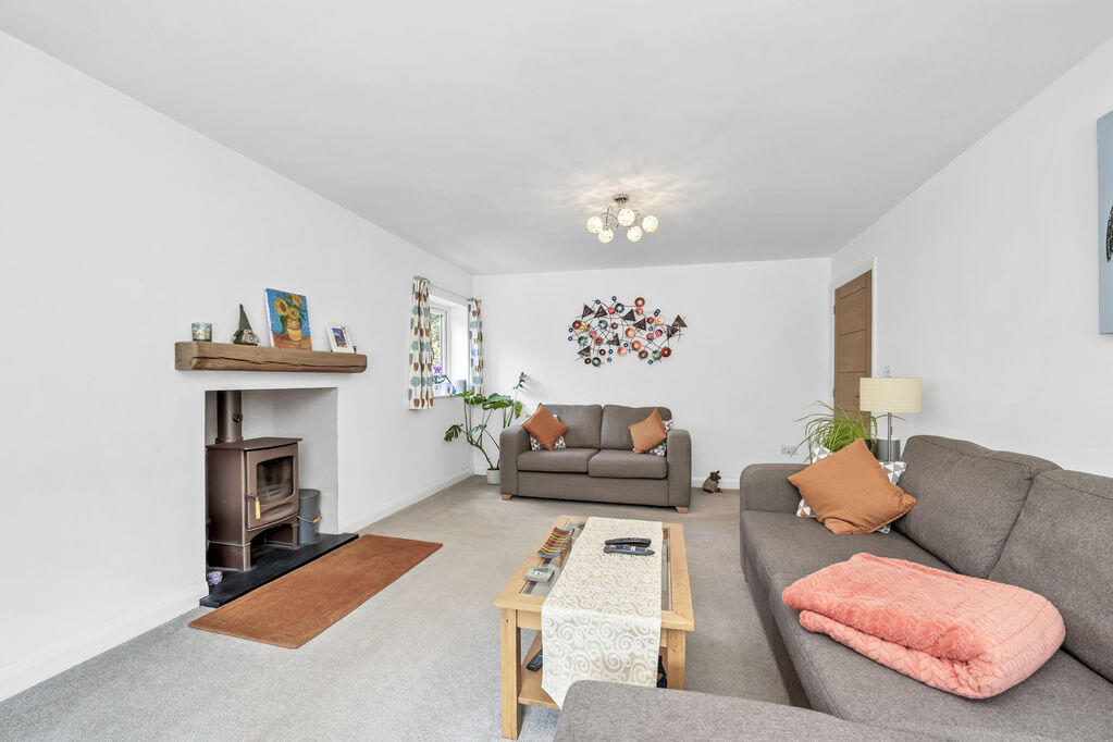 House in West Suffolk, Priors Estate, Bury St Edmunds - View 4