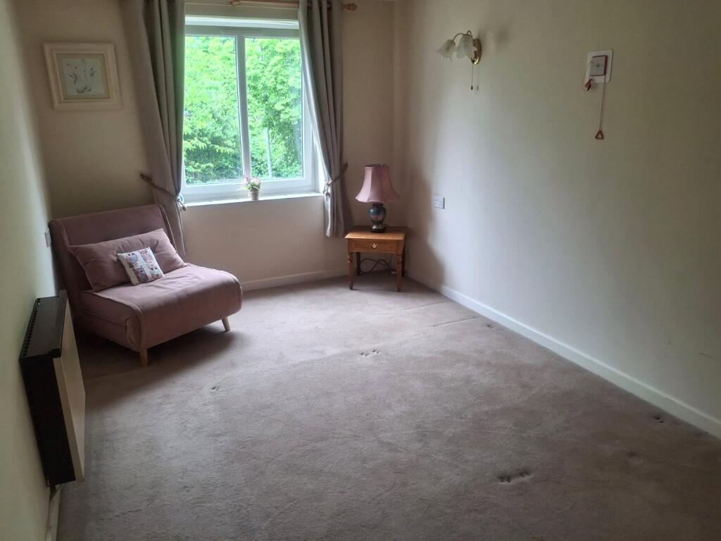 Apartment in Eastbourne, East Sussex - View 3