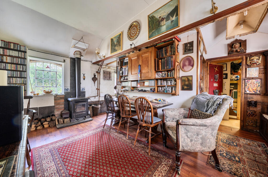 House in Leominster, Newtown - More