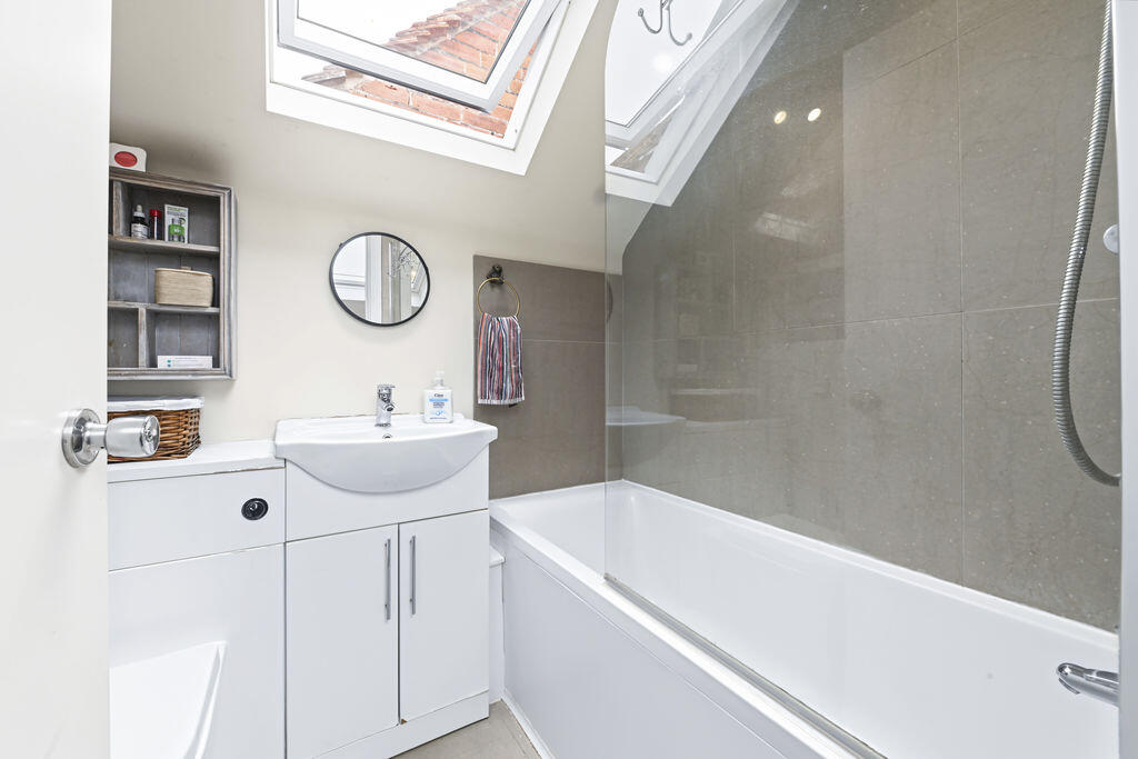 House in Hemel Hempstead - More
