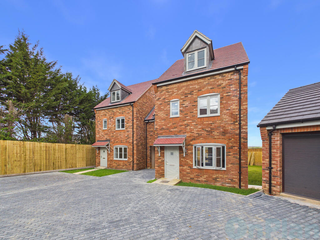 Main image of property: 11 Chancel Close, Eagle Farm, Milton Keynes, Buckinghamshire
