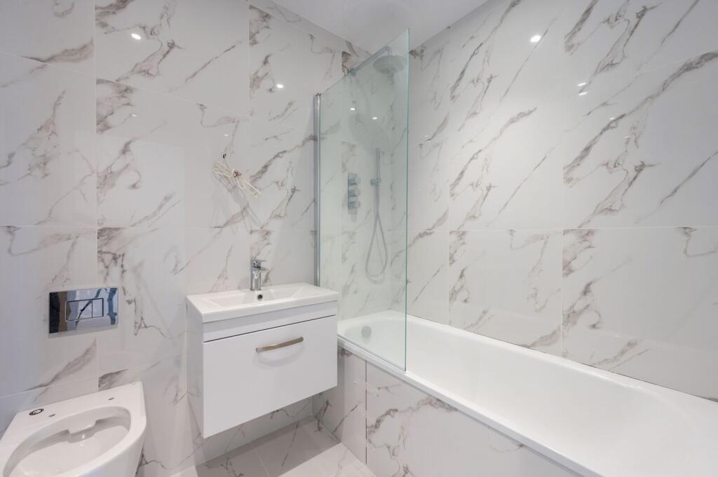 Apartment in Croydon - More