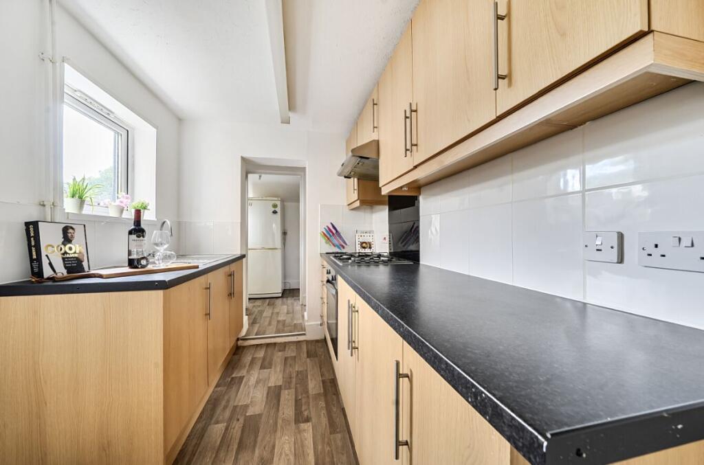 House in Bedford, Fenlake, Kingsbrook - View 4