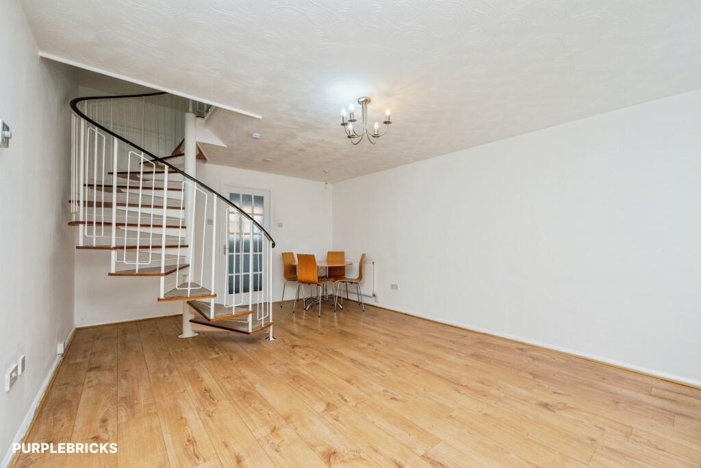 House in Worcester - View 5